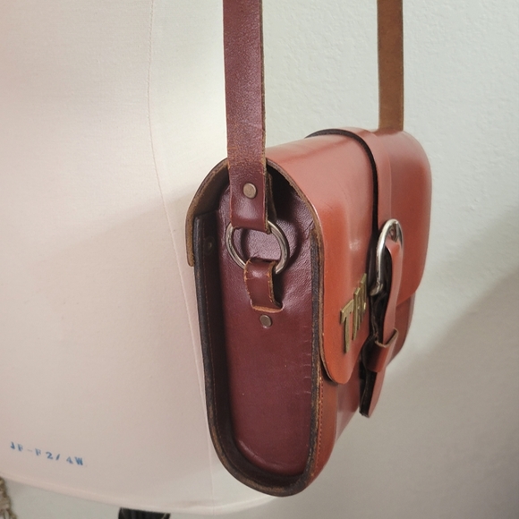 Vintage Thom Hird Handmade Leather Shoulder Bag with TAD Brass Monogram - Picture 11 of 15